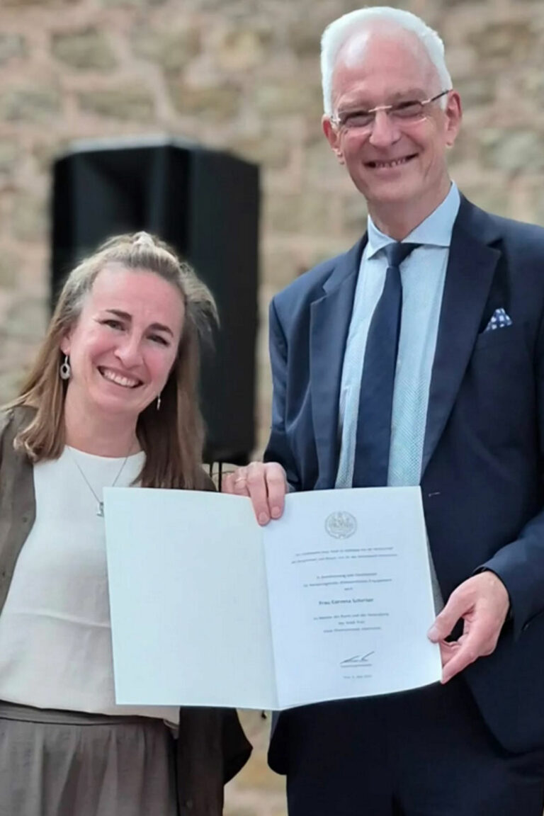 Hospiz-Trier-Ehrenamt-Auszeichnung- mit Sabine Schweitzer-Hammes und Corinna Schetter geehrt von Wolfram-Leibe