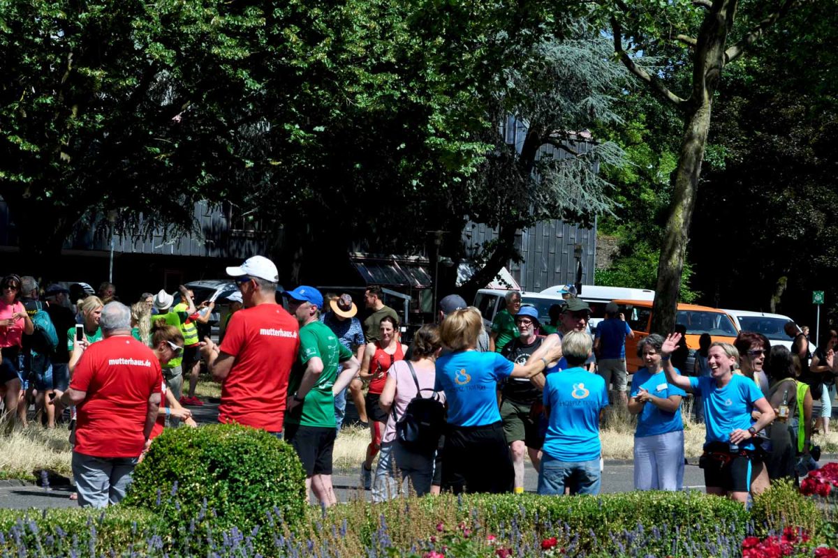 10.Hospizlauf-Ankunft-Viele Läufer