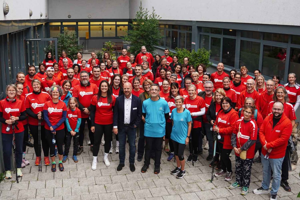 Interner_Hospizlauf_Mutterhaus_2025-mit-dem ganzen Team und Hospiz Trier